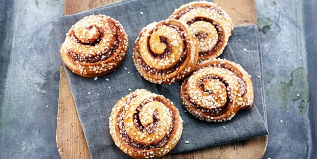 cinnamon buns - cinnamon rolls - skillingsboller